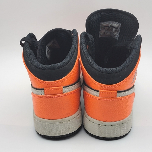 Air Jordan 1 MID Black and Orange Sneakers YOUTH SIZE 7Y. #1454 - Picture 3 of 5